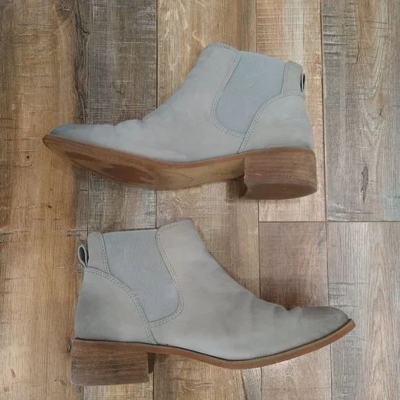 Caslon Women's Brenna Leather Water Resistant Booties - Picture 2 of 9